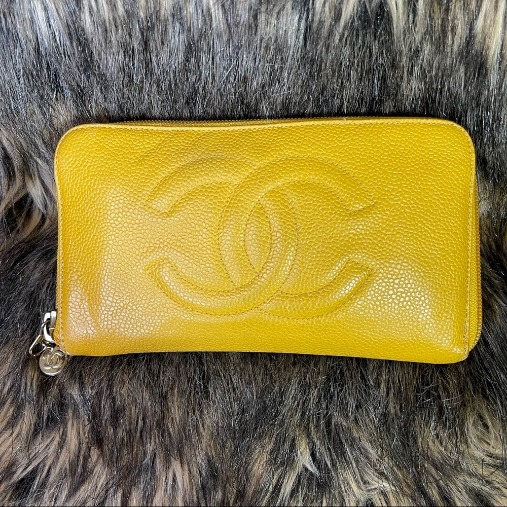 Authentic Chanel Caviar yellow zippy wallet - Picture 3 of 16